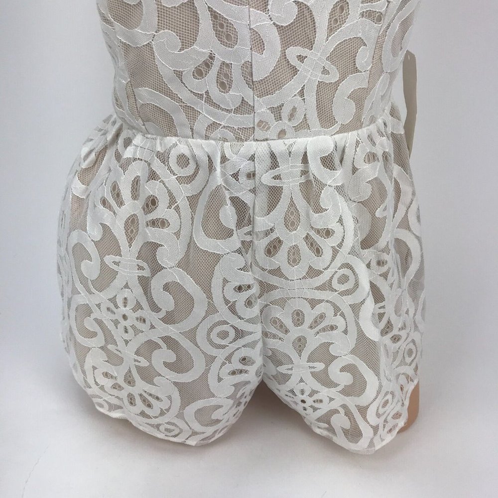 NWT TOBI White Embroidered Lace Romper Criss Cross Lace Up Shorts One Piece SZ M - Picture 3 of 9